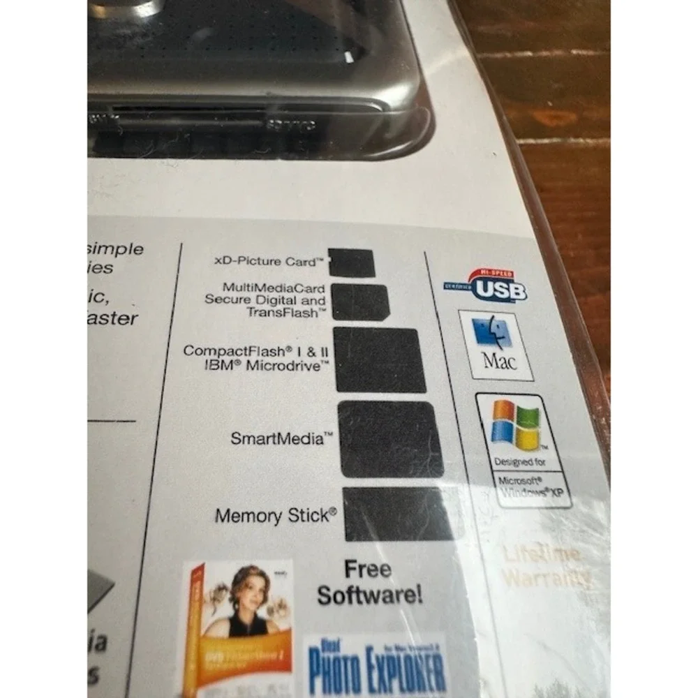 Belkin USB 2.0 Multimedia Reader Writer‎ F5U249v SD CF SmartMedia Memory Stick